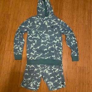 Volcom blue tie die sweat suit